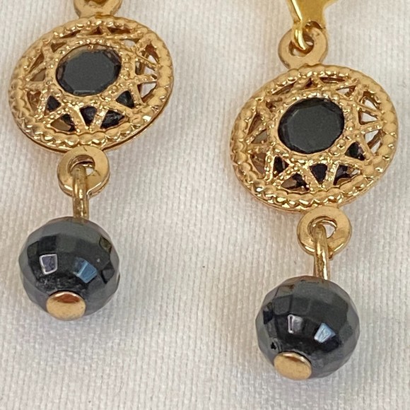 Drop Earrings Black Stones Gold Tone Filagree Setting Lever Back - Picture 2 of 5